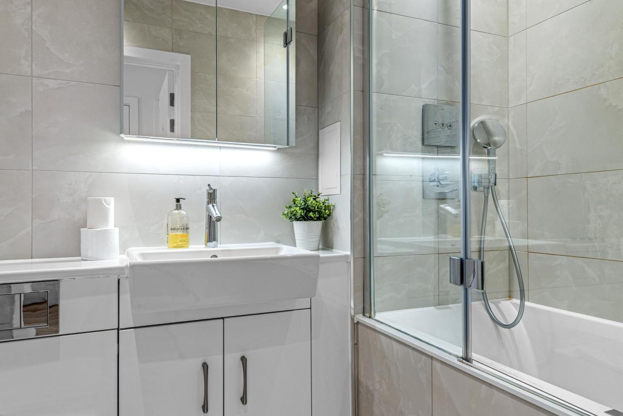 Londwell, Heart Of Notting Hill, Balcony Suite Luxury Лондон Екстериор снимка